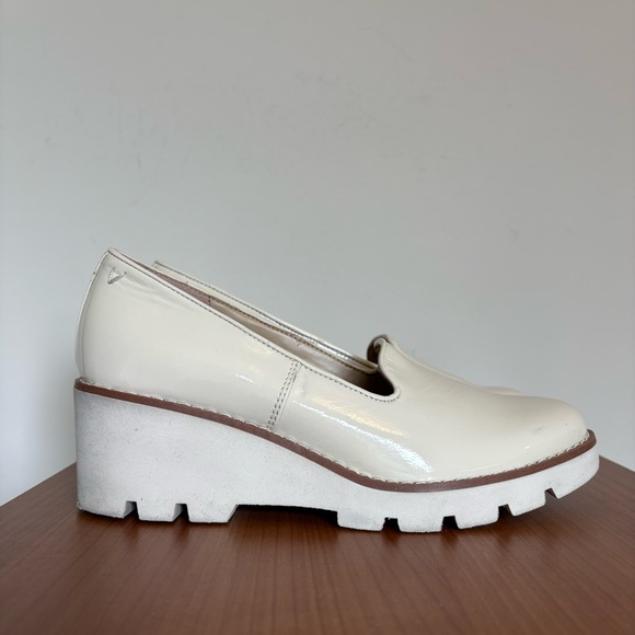 Vionic Willa Wedge Women's Slip-On Loafer in Cream Patent Leather Women's size 6 - Picture 1 of 7